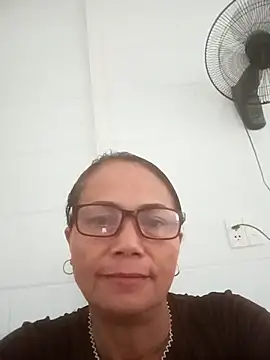 Snapshot of Vieekee chatting on August 9, 12:01 am Vieekee online show from August 9, 12:01 am