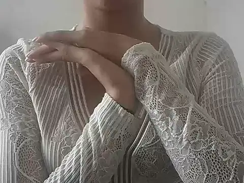 Snapshot of desiregirl1 chatting on May 13, 7:50 am desiregirl1 online show from May 13, 7:50 am