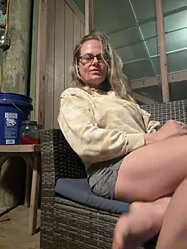 christinamoon0612 online show from May 26, 4:52 am