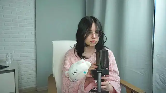 CloudyLina online show from May 12, 4:04 pm