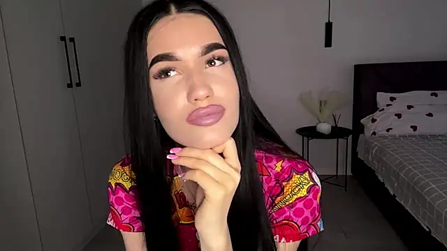 KarieEgge online show from May 22, 1:50 pm