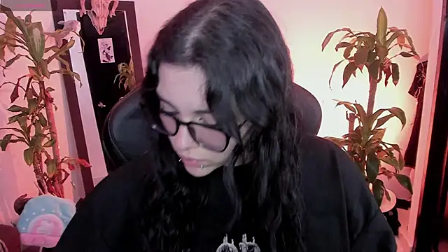 MissCharlottte 18 online show from June 12, 4:33 am