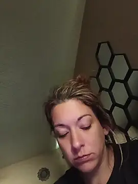missbellastar online show from May 18, 8:25 pm