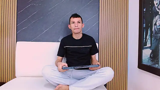 Isak Berekoa online show from June 30, 11:00 am