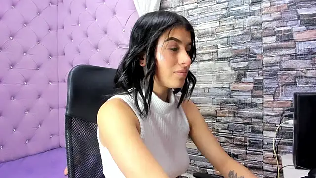 haileypetite online show from May 22, 1:06 pm