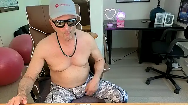 hotdadbod online show from June 7, 8:45 pm