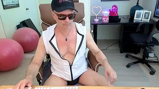 hotdadbod online show from June 12, 9:35 pm