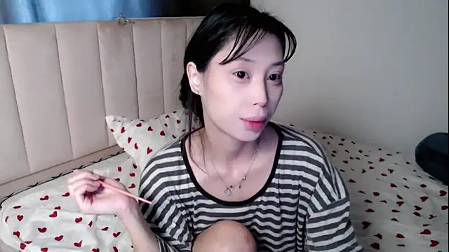 neverstoplovingme online show from May 19, 1:44 am