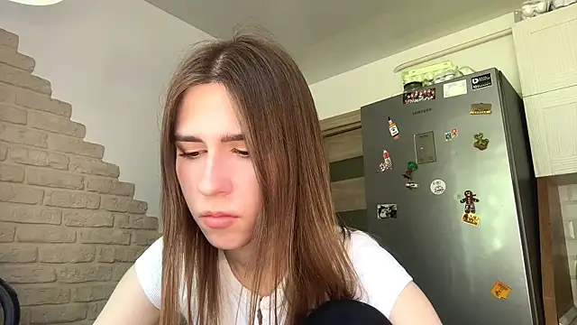 ZaraGuyette online show from May 22, 9:37 am