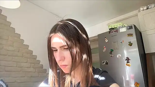 ZaraGuyette online show from May 23, 2:10 pm