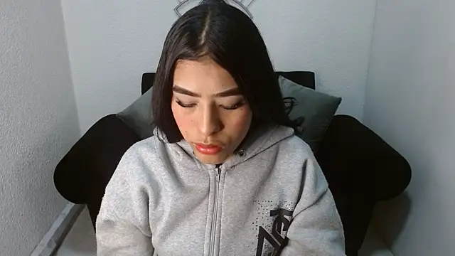 naomyfuckhard online show from May 13, 12:24 pm