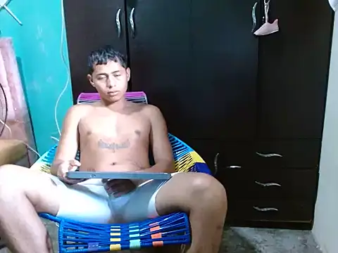 Snapshot of Lil_condor_baby chatting on June 24, 5:01 pm Lil condor baby online show from June 24, 5:01 pm