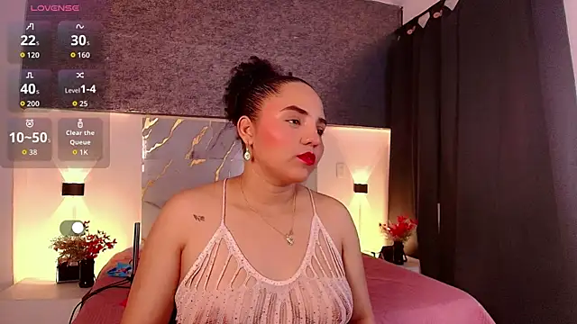 Snapshot of Sol__Latina chatting on July 5, 3:23 am Sol Latina online show from July 5, 3:23 am