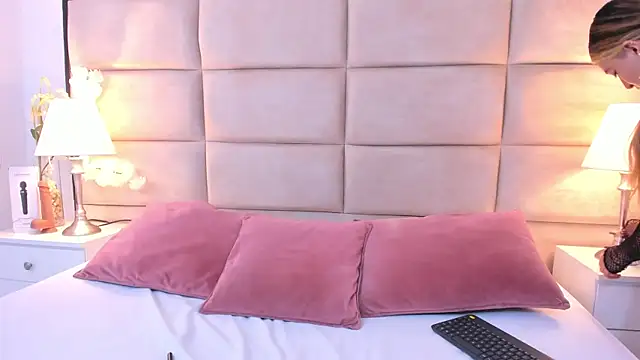 LiahRose  online show from July 8, 1:26 pm