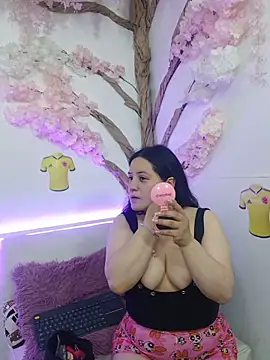 Laura  Castillo  online show from June 12, 12:15 pm