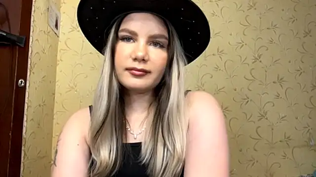 FatimaColomy online show from May 14, 3:08 pm