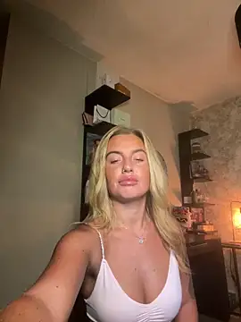 CharlottemilfUKx online show from May 25, 11:11 pm