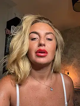 CharlottemilfUKx online show from May 28, 11:13 pm