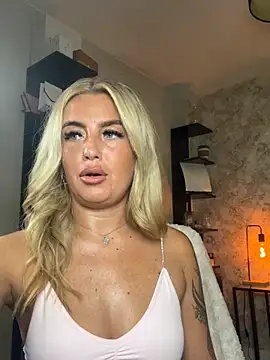 CharlottemilfUKx online show from June 16, 6:54 pm