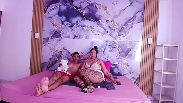 Snapshot of couplehoot_04 chatting on May 25, 7:42 pm couplehoot 04 online show from May 25, 7:42 pm