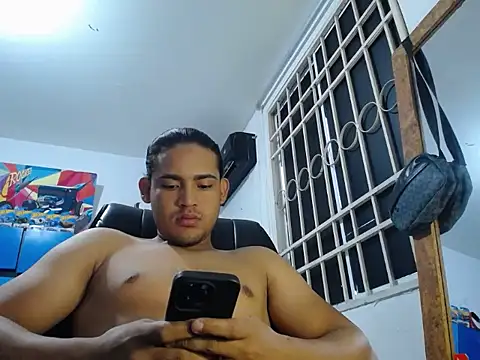 Snapshot of louis_rueda chatting on June 20, 9:06 pm louis rueda online show from June 20, 9:06 pm