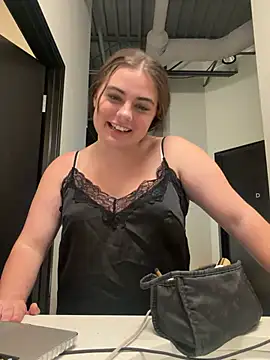 helovesroxierae online show from August 10, 1:42 am