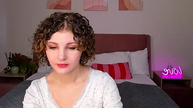 Kira  Fluffy online show from May 26, 12:06 am
