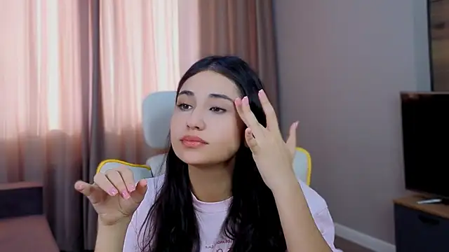 honeylanaa online show from May 24, 4:17 am