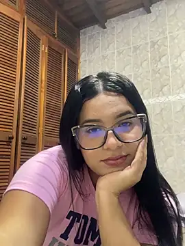 sara alejandra online show from May 15, 1:23 am