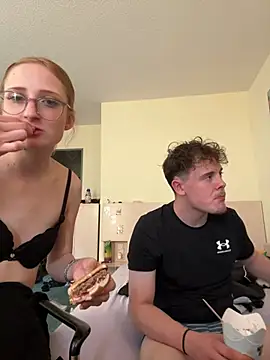 LauraundSteve  online show from July 10, 5:15 pm