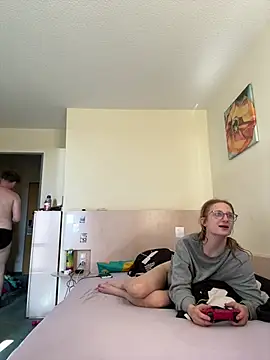LauraundSteve  online show from July 12, 3:36 pm
