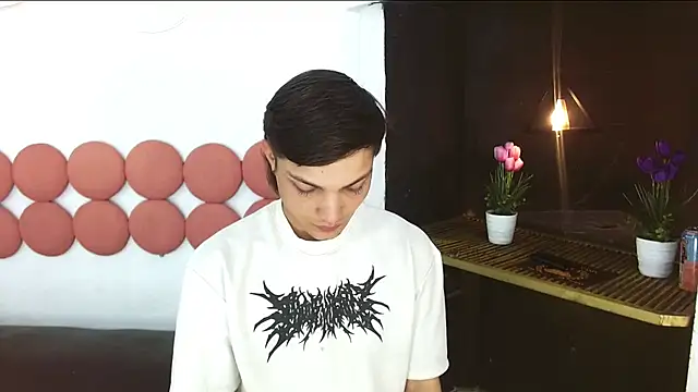 MaxxLouis online show from May 25, 1:50 pm