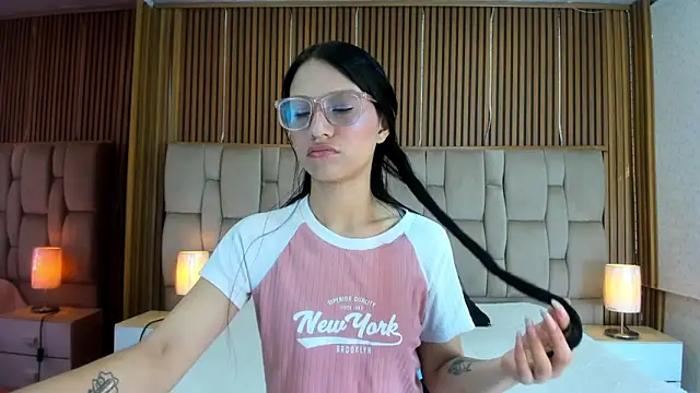 SophiieCalloway1 online show from May 23, 1:37 pm
