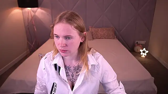 NikkyReyyy online show from May 25, 5:35 am