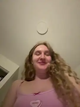 Snapshot of pr1ncess_mads17 chatting on May 15, 11:23 pm pr1ncess mads17 online show from May 15, 11:23 pm