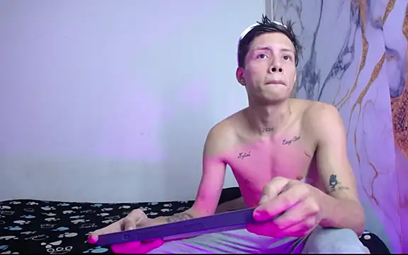 Sexy and Explosives1 online show from May 14, 8:15 pm