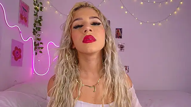cinniaa  online show from June 5, 1:12 am
