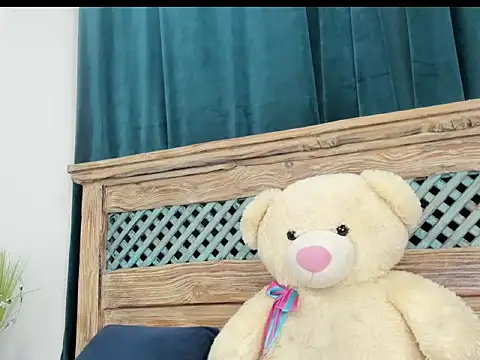 Snapshot of EmmaEbony1 chatting on May 19, 6:14 pm EmmaEbony1 online show from May 19, 6:14 pm