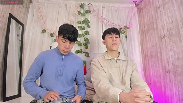 Hoot boyss  online show from July 11, 12:52 pm