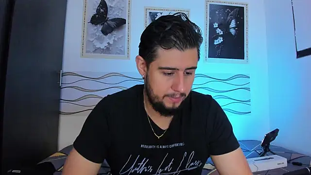 Ryan evannss  online show from July 4, 12:22 pm