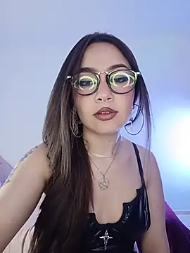 paariiss  online show from May 18, 10:15 pm