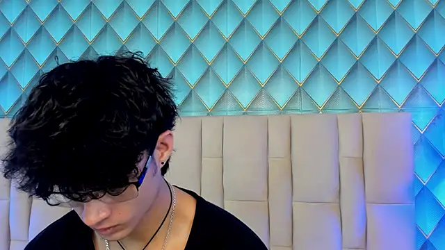 Snapshot of Sofia-Ethan chatting on July 6, 5:37 pm Sofia-Ethan online show from July 6, 5:37 pm