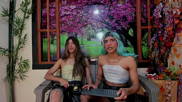 Elena and Julian online show from July 4, 7:20 pm