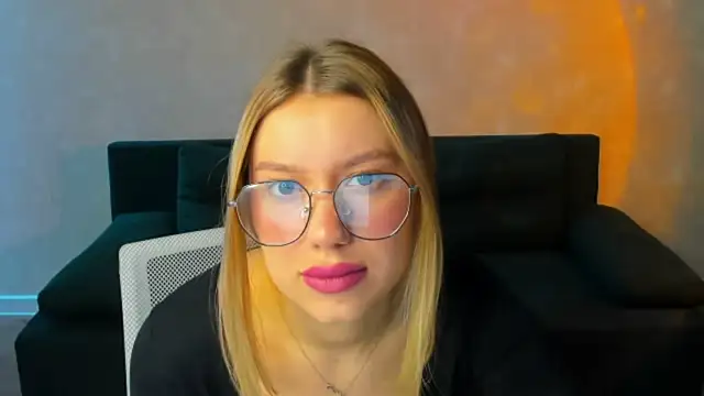 Shakira Lux online show from May 21, 1:12 am