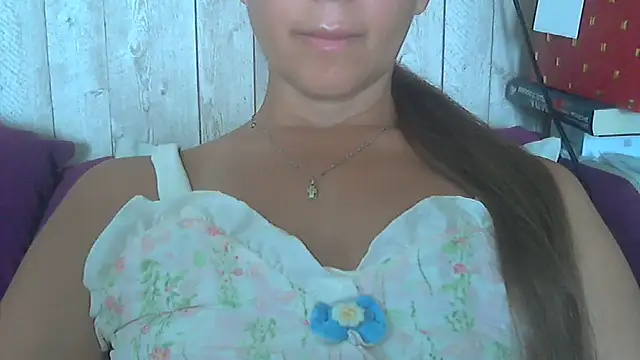 Snapshot of Bella--White chatting on June 26, 6:40 am Bella--White online show from June 26, 6:40 am