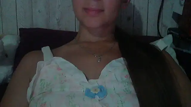 Snapshot of Bella--White chatting on June 27, 5:18 pm Bella--White online show from June 27, 5:18 pm
