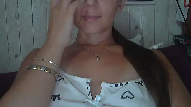 Snapshot of Bella--White chatting on July 15, 2:00 pm Bella--White online show from July 15, 2:00 pm