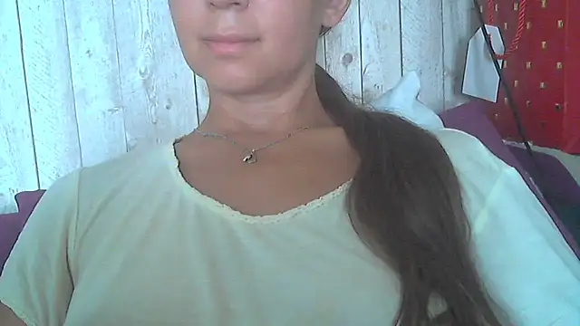 Snapshot of Bella--White chatting on July 19, 7:01 am Bella--White online show from July 19, 7:01 am