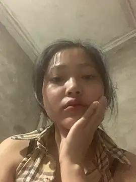 hinami-lo online show from May 19, 8:31 am