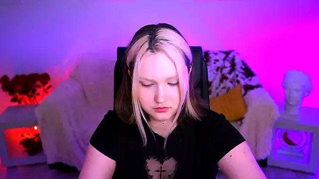 ViolettWoods online show from July 6, 4:20 am